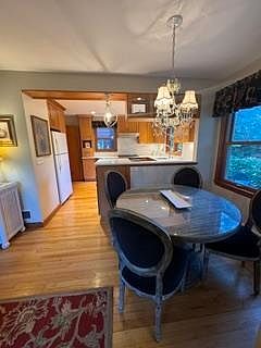 5th image of 618 Chapman St
