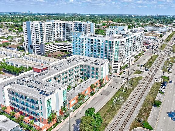 4th image of 2100 Van Buren St #709
