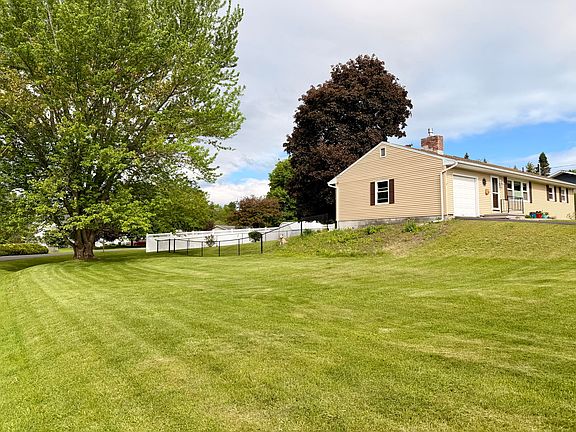 2nd image of 5 Laflure Ln