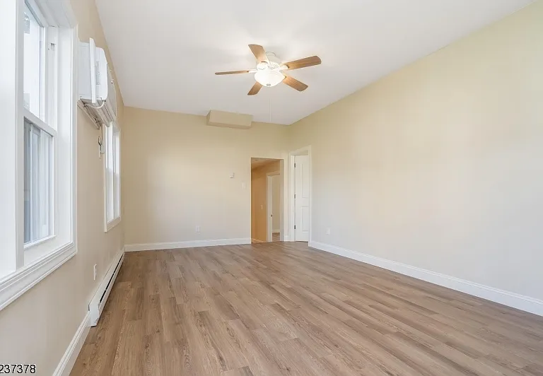 13 Maple St — Photo 3