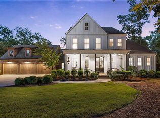 225 Blueberry Rdg, Roswell, GA 30075