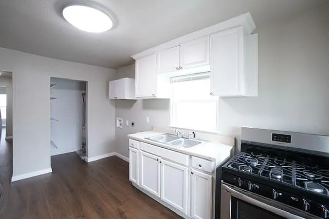 814 E Houston St — Photo 4