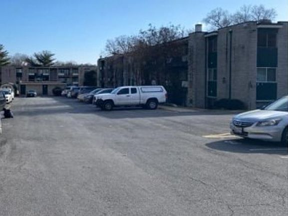 Exterior Neighborhood (street photo)