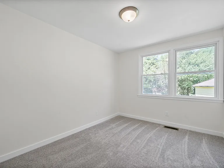 19 Chestnut Dr — Photo 9