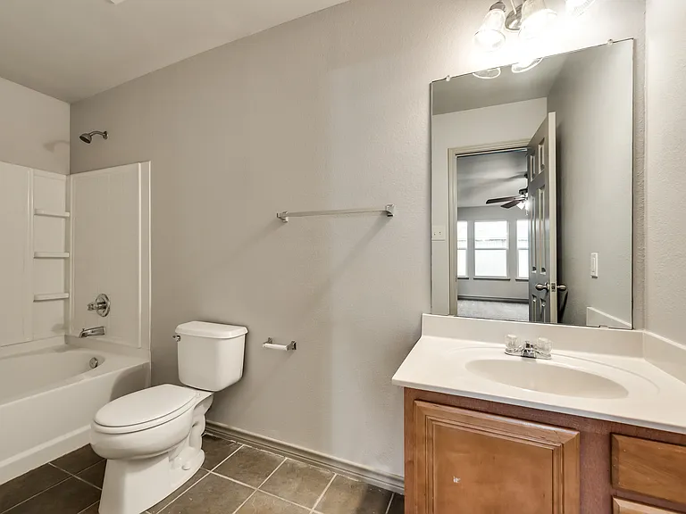 2424 Emerald Ln — Photo 16