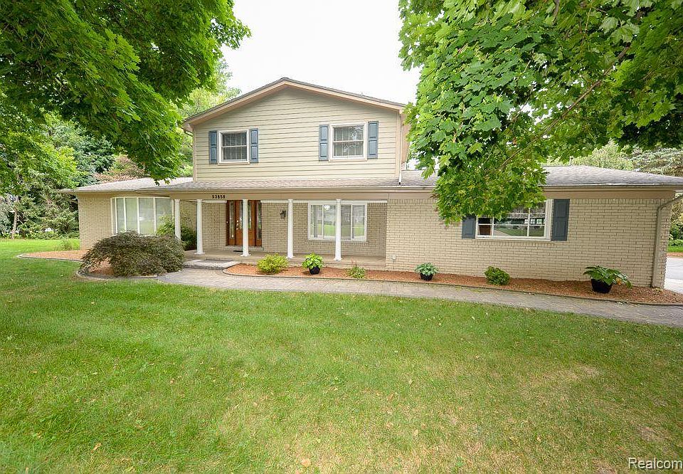 1st image of 53858 Franklin Dr