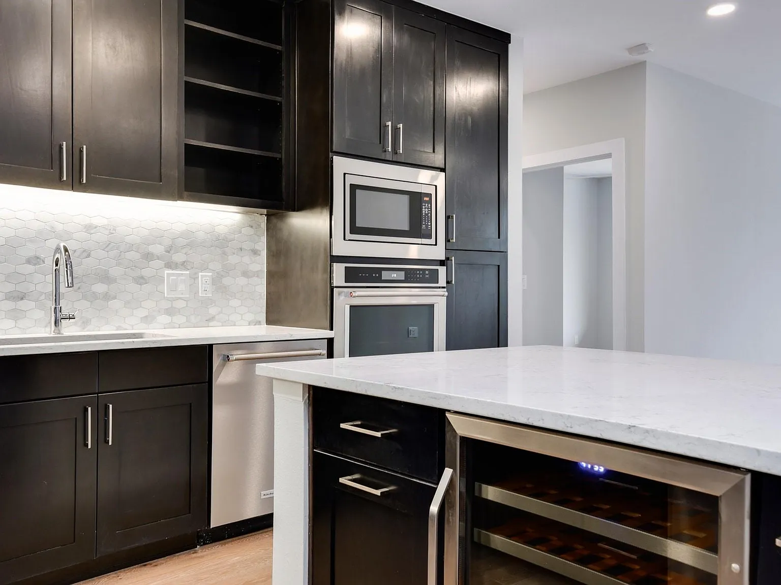 2 bed, 2.0 bath, 1150 sqft, $3,200 — Photo 4