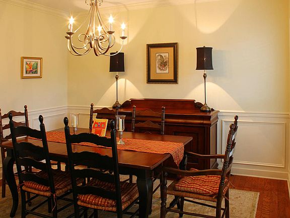 3rd image of 1523 Crescent Oaks Ln