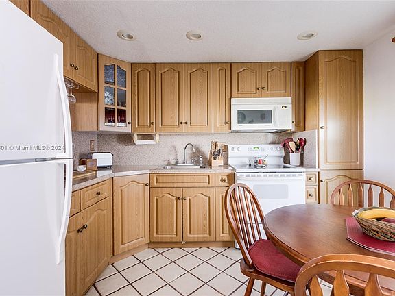 4th image of 1402 NW 80th Ave APT 403
