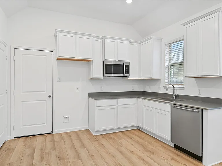805 Westwood Dr — Photo 12