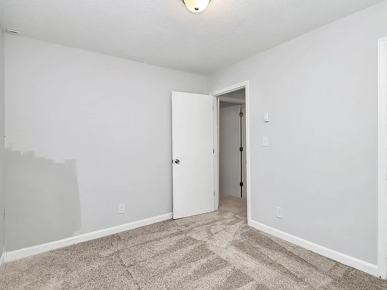 Thompson Place Apartments — Photo 12