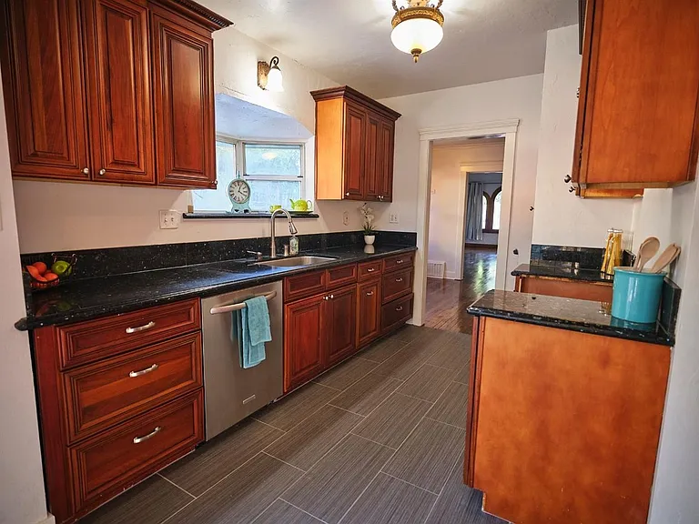 935 E Clinton Ave — Photo 12