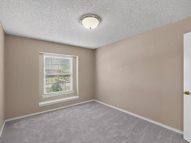1207 Mistywood Ln — Photo 24