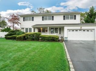 20 Violet Ln, Commack, NY 11725