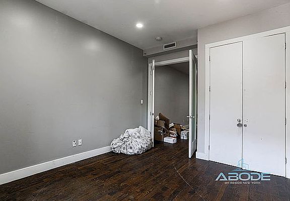 3rd image of 172 Irving Ave APT 1R