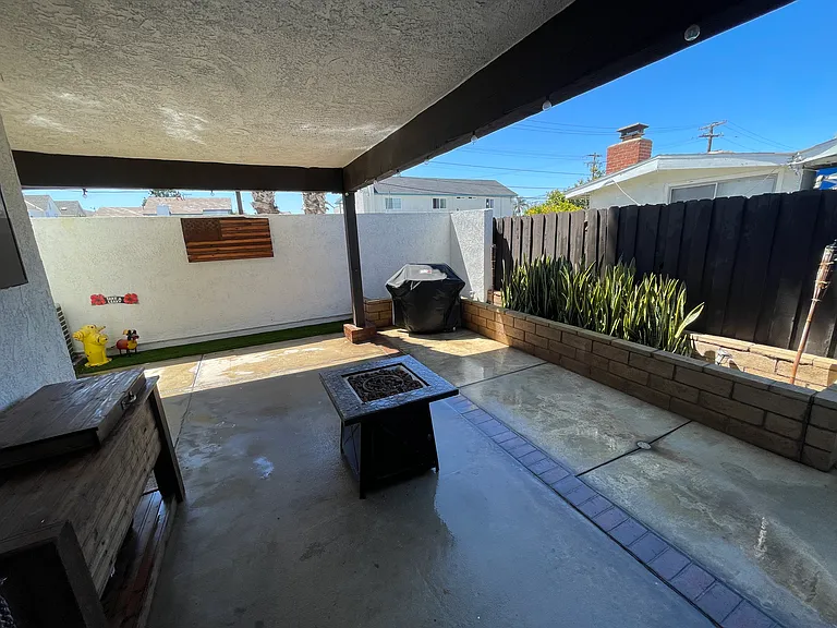 348 Sydney Ln — Photo 9