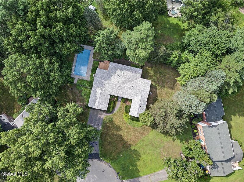5th image of 2334 St Joseph Drive