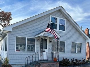 33 Pleasant St, Wareham, MA 02571