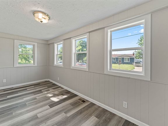 3rd image of 1005 Gratis Ave