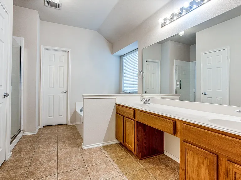 9800 Old Field Dr — Photo 12
