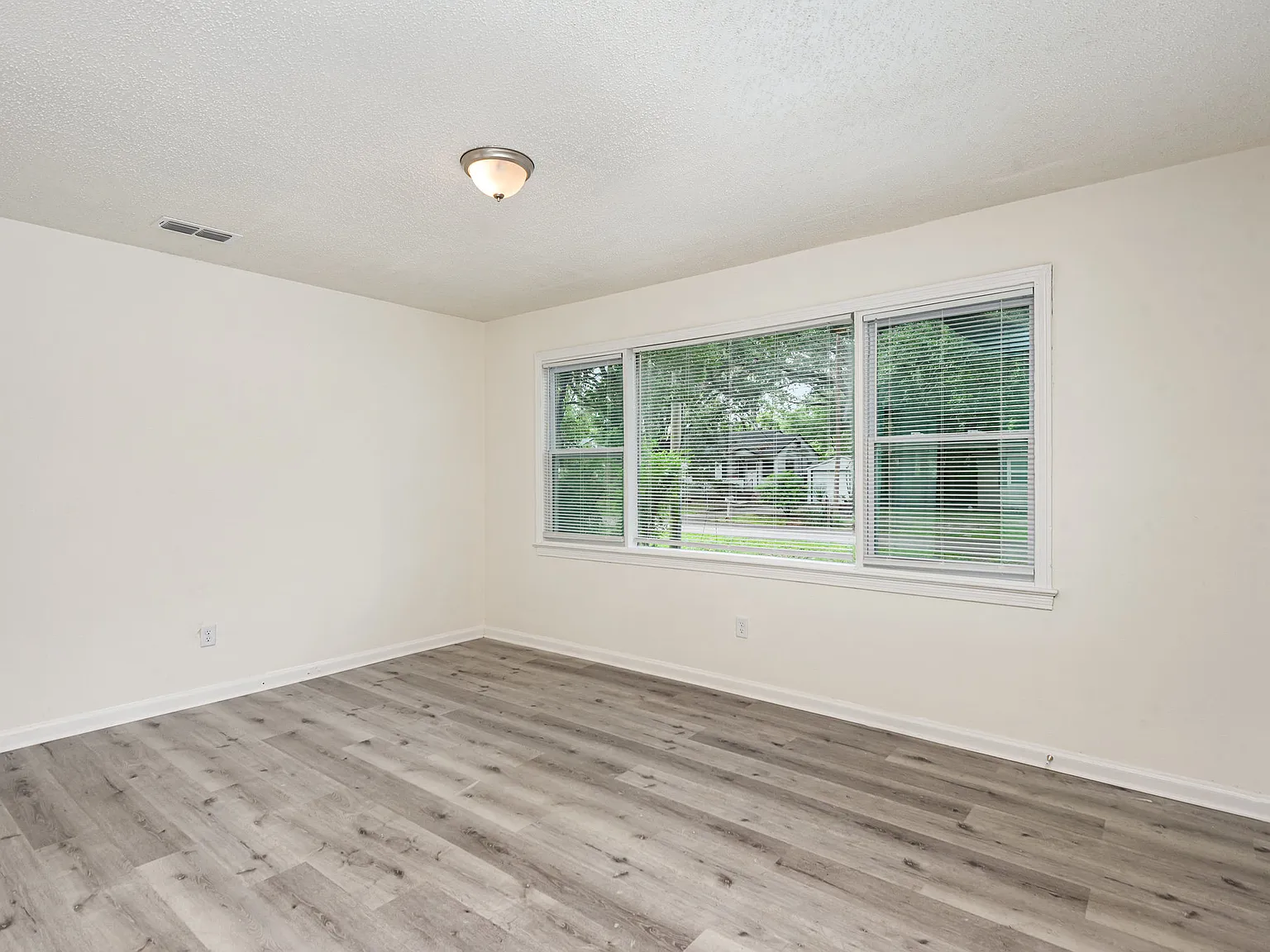 2 bed, 784 sqft, $1,350 — Photo 4