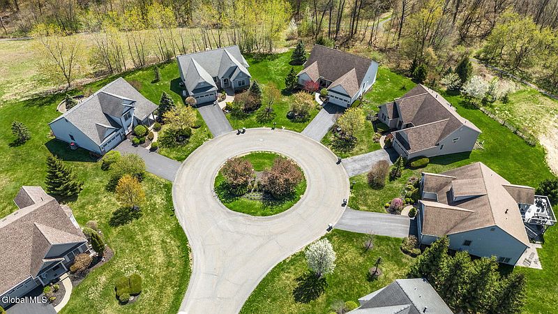 3rd image of 4 Camden Court
