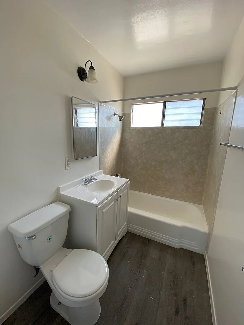Royal Palms Apartments — Photo 4