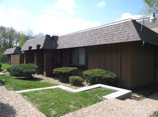 1315 Hampton Rd, Saint Charles, MO 63303