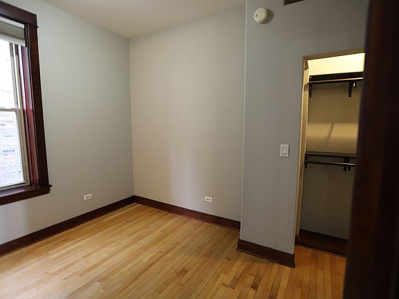 3rd image of 2320 W Armitage Ave