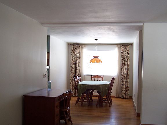 5th image of 925 Imperial Woods Dr