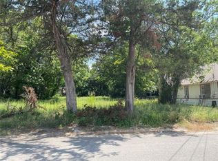 205 W 11th St, Bonham, TX 75418