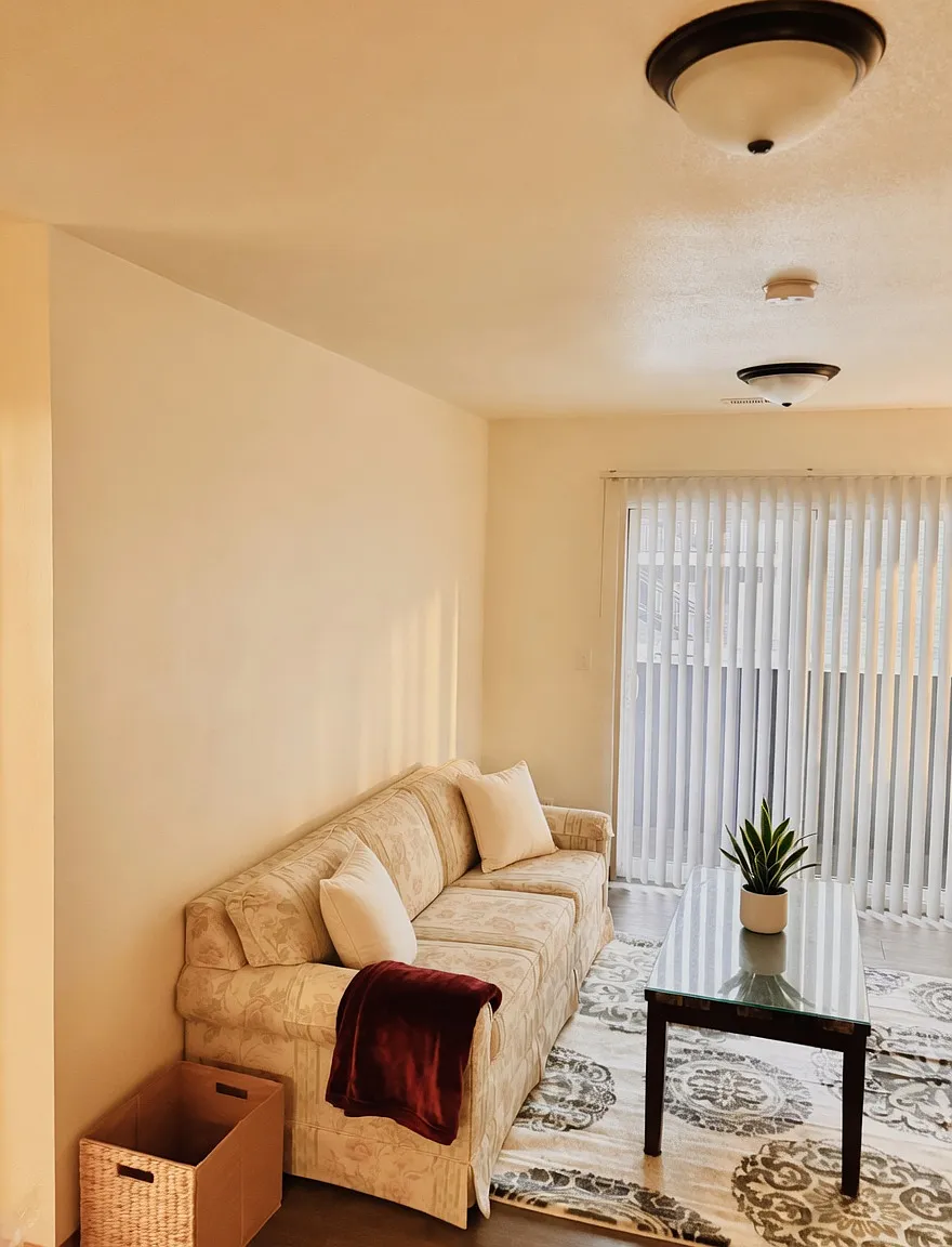 4 bed, 1238 sqft, $2,350 — Photo 4