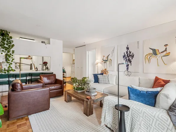 250 East 40th Street image 3 of 20