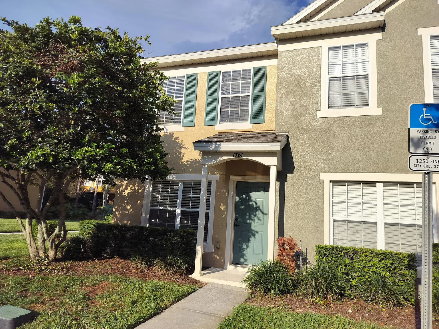 2 bed, 2.5 bath, 1332 sqft, $1,800 — Photo 1
