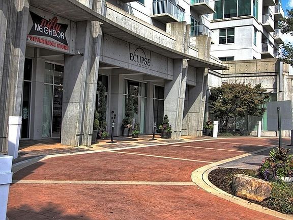 3rd image of 250 Pharr Rd Unit 601