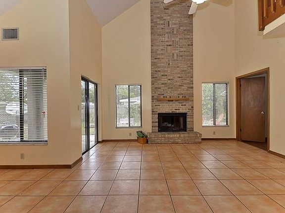 4th image of 7411 N Packwood Ave
