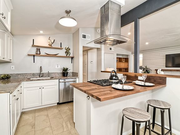 2nd image of 352 Salina Ct