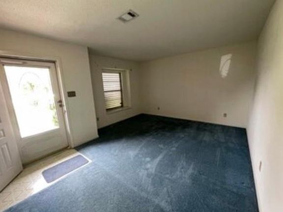 3rd image of 2718 19th Ave N #1