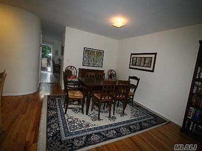 3rd image of 204 Hendrick Ave E