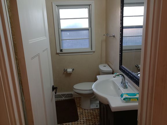 4th image of 268 Oxford Ave