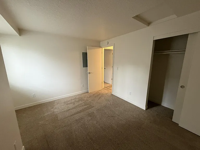 London Pointe Apartments — Photo 14