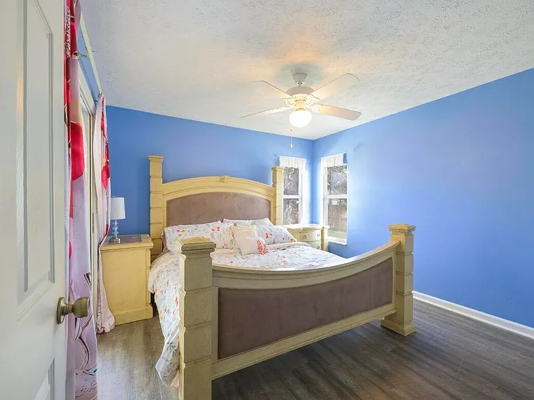353 NW Ferris Dr — Photo 15