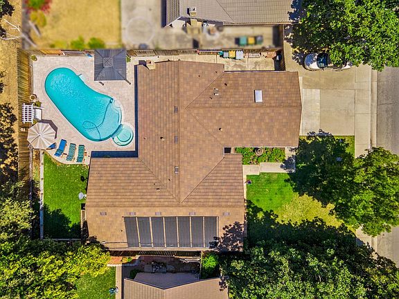 2nd image of 947 Bear Creek Way