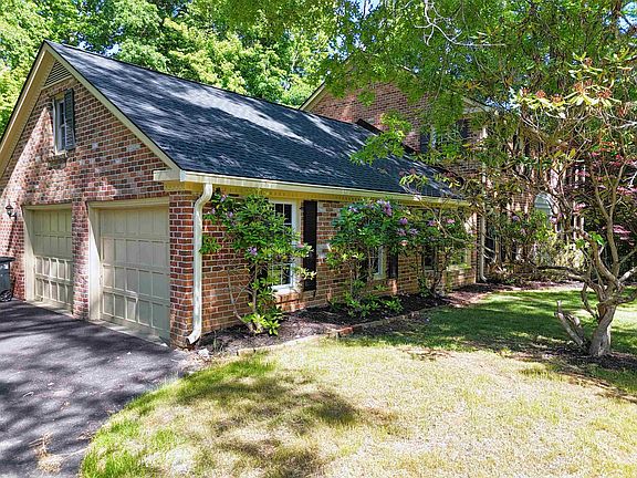 3rd image of 105 Dogwood Ln