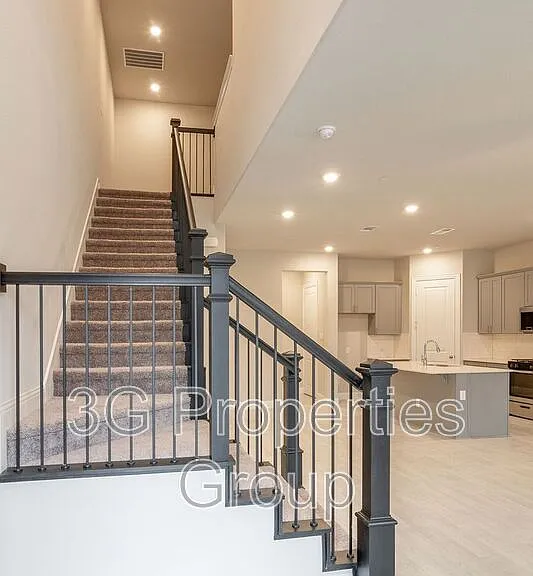 913 Ponds Edge Ln — Photo 4