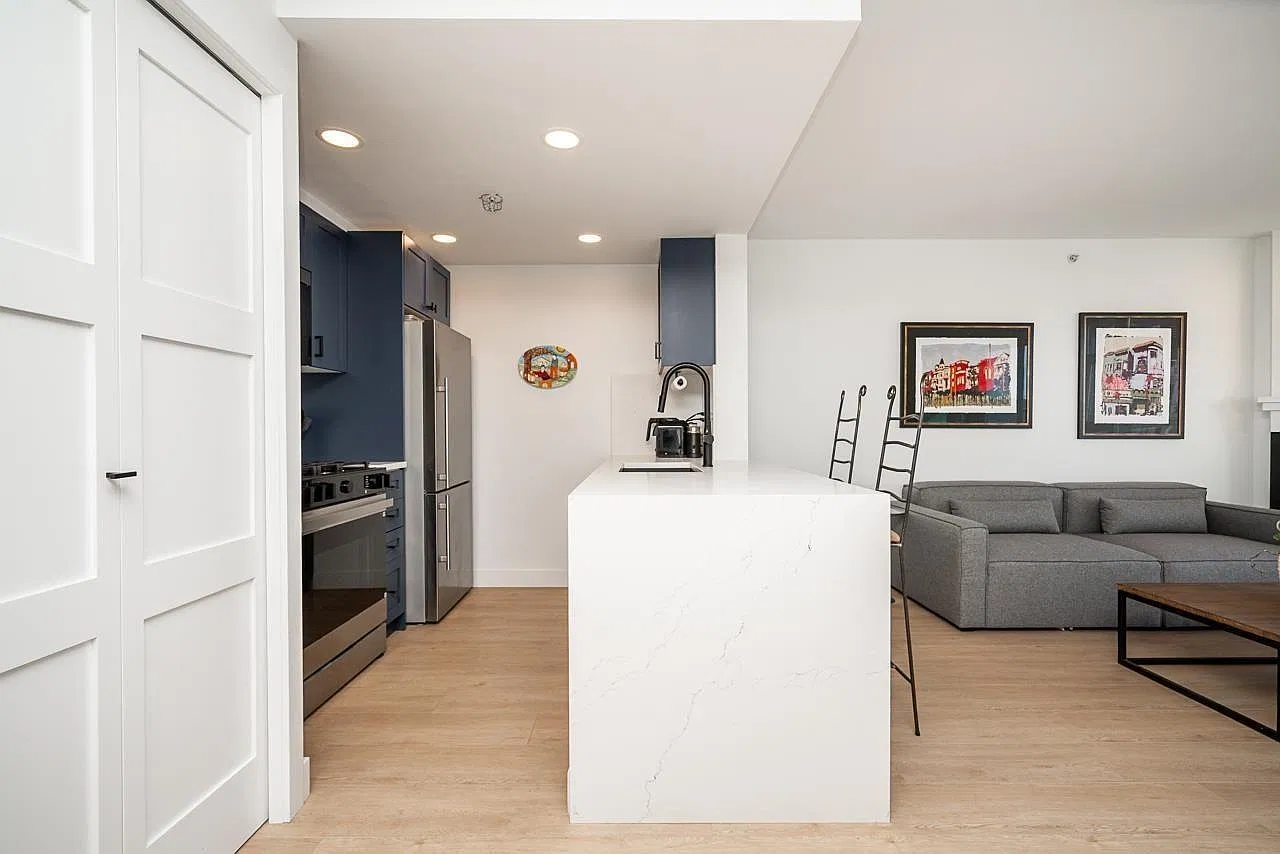 2 bed, 879 sqft, $4,995 — Photo 2