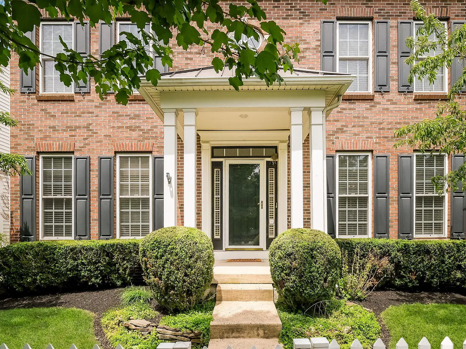5 bed, 4.5 bath, 2806 sqft, $6,500 — Photo 2
