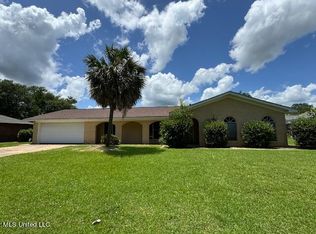 869 Auburn Dr, Biloxi, MS 39532