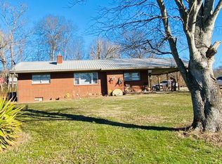 928 Old Newport Hwy, Dandridge, TN 37725