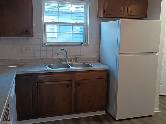 2nd image of 865 Beech Ct APT A